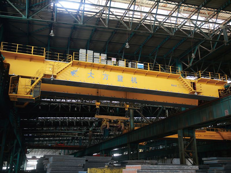 Slab clamp crane